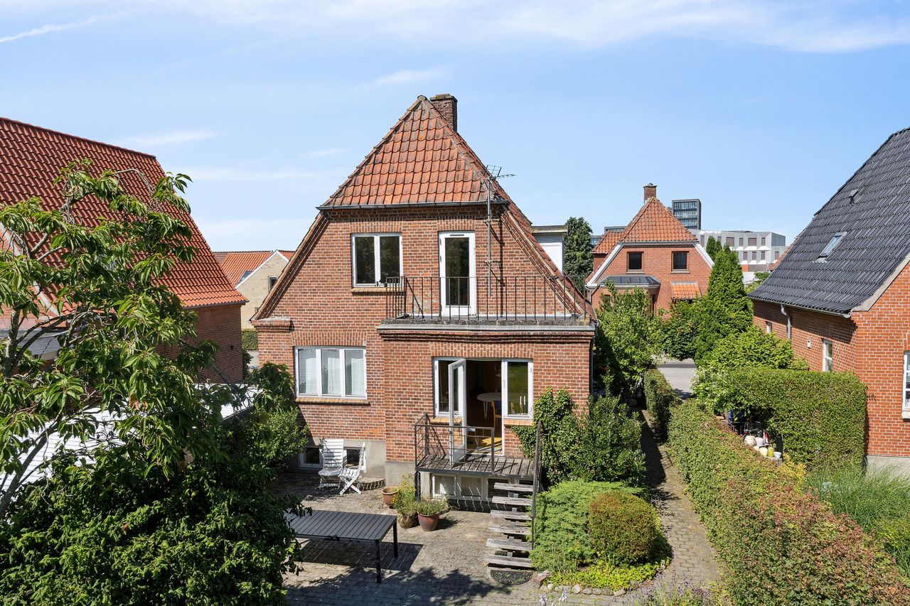 image 01